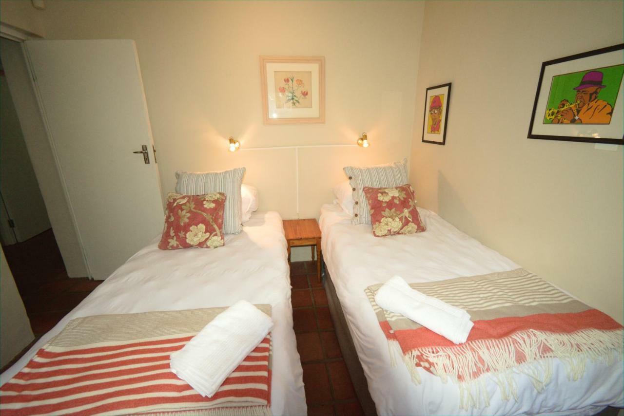Kairos Lodge เฮาต์เบย์ ภายนอก รูปภาพ
